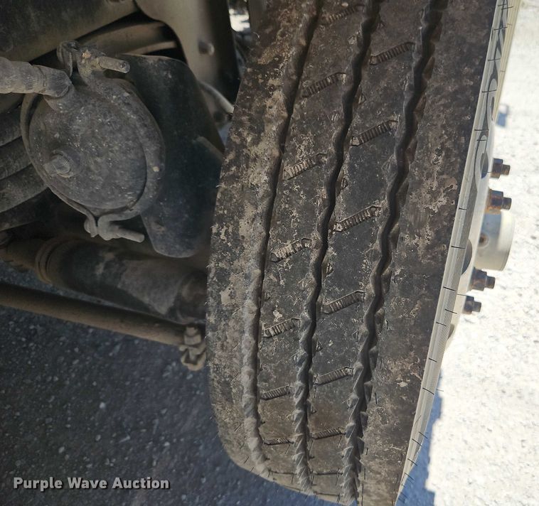 image for item EB8069 2012 Peterbilt 365 ready mix truck