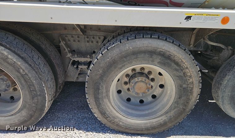 image for item EB8069 2012 Peterbilt 365 ready mix truck