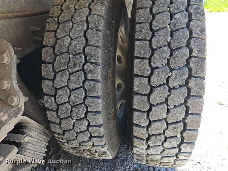 image for item EB8069 2012 Peterbilt 365 ready mix truck