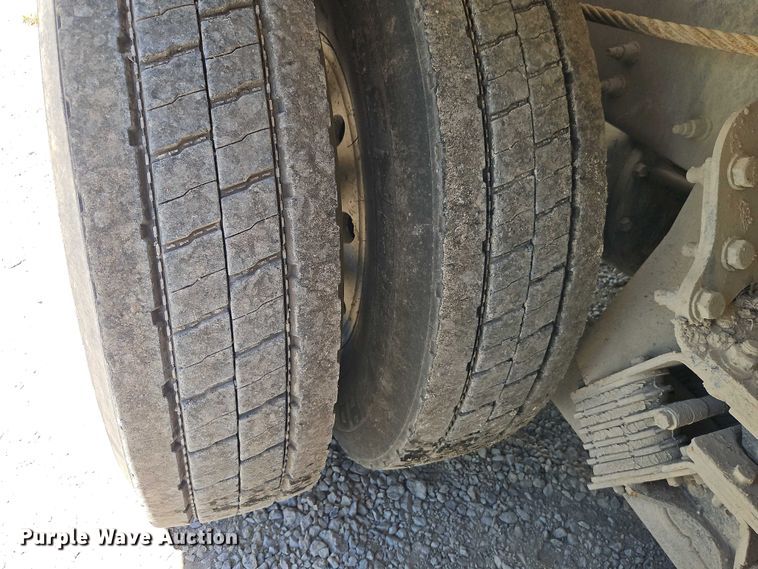 image for item EB8069 2012 Peterbilt 365 ready mix truck