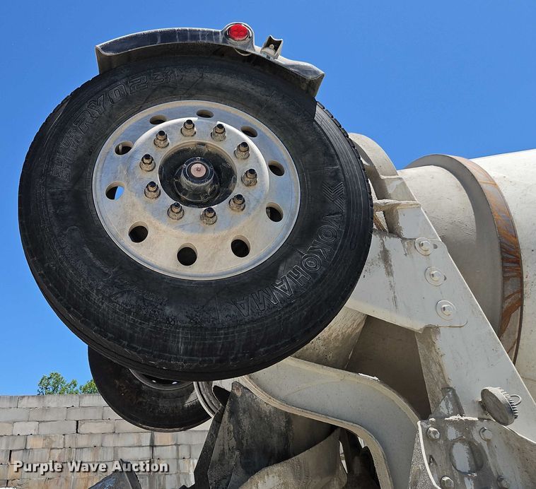 image for item EB8069 2012 Peterbilt 365 ready mix truck