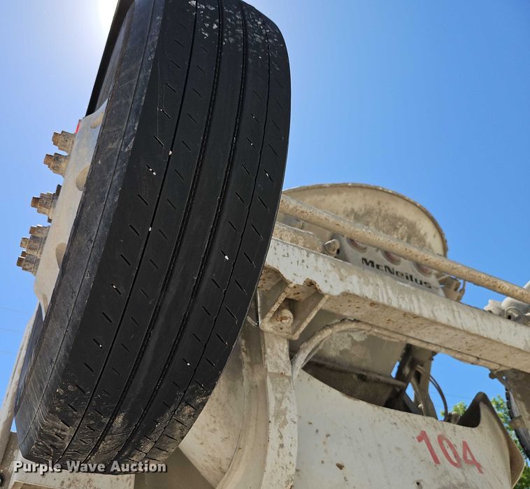 image for item EB8069 2012 Peterbilt 365 ready mix truck