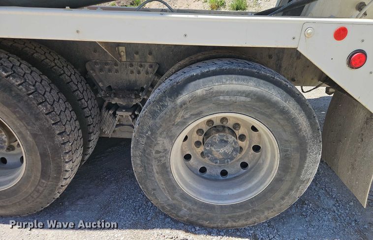 image for item EB8069 2012 Peterbilt 365 ready mix truck