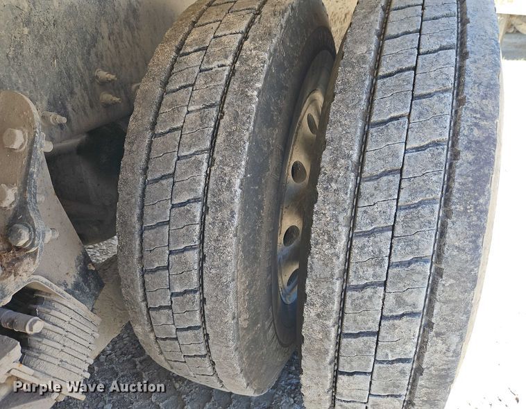 image for item EB8069 2012 Peterbilt 365 ready mix truck