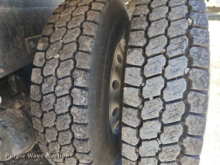 image for item EB8069 2012 Peterbilt 365 ready mix truck