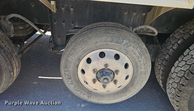 image for item EB8069 2012 Peterbilt 365 ready mix truck