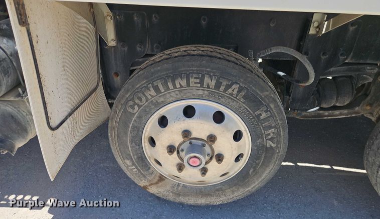 image for item EB8069 2012 Peterbilt 365 ready mix truck