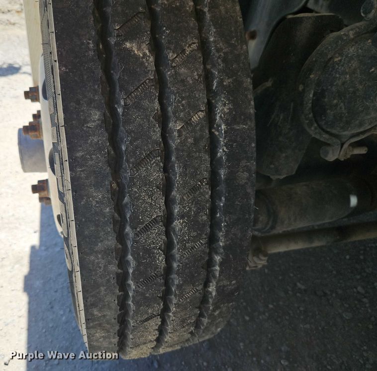 image for item EB8069 2012 Peterbilt 365 ready mix truck