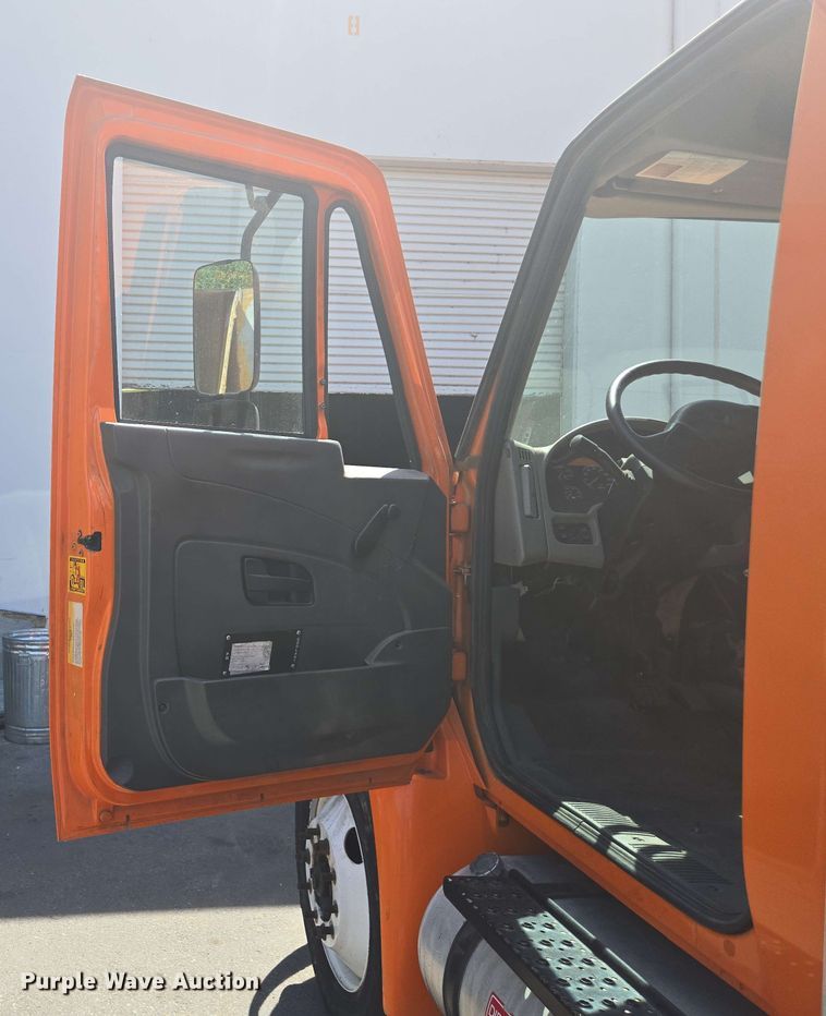 image for item EC0979 2012 International 4300  box truck