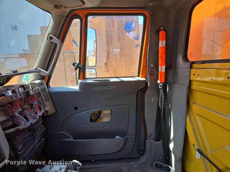 image for item EC0979 2012 International 4300  box truck