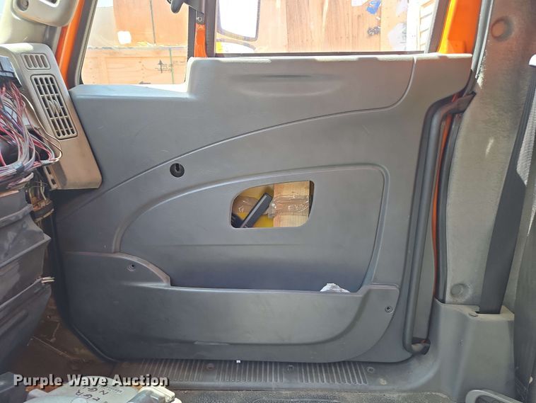 image for item EC0979 2012 International 4300  box truck