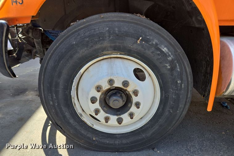 image for item EC0979 2012 International 4300  box truck