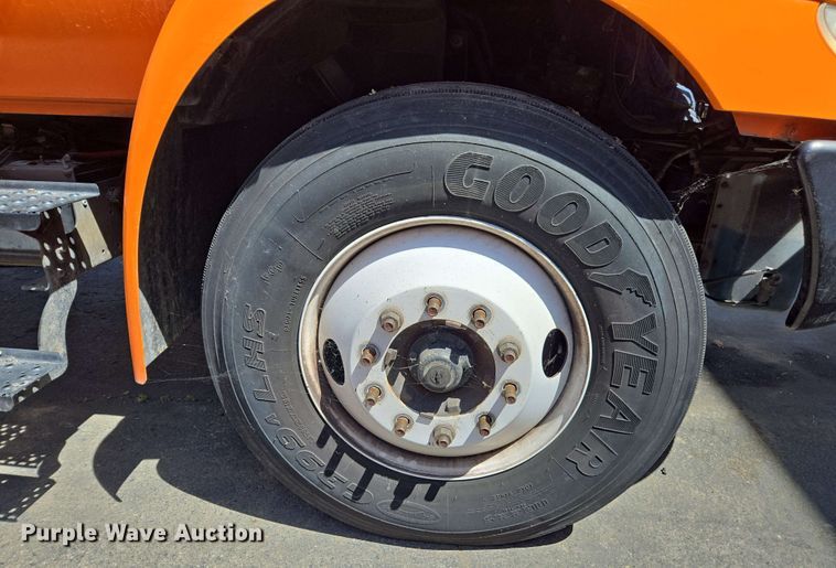 image for item EC0979 2012 International 4300  box truck