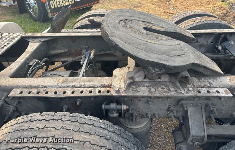 image for item EC3539 2006 Volvo VNL semi truck