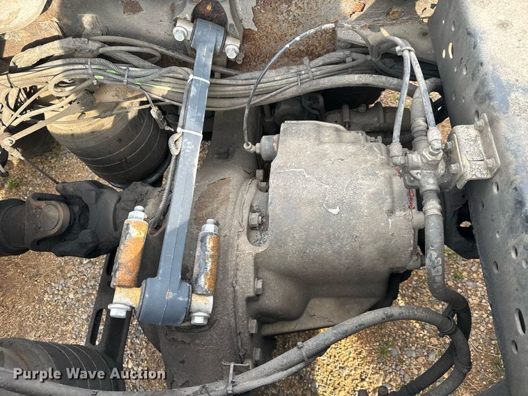 image for item EC3539 2006 Volvo VNL semi truck