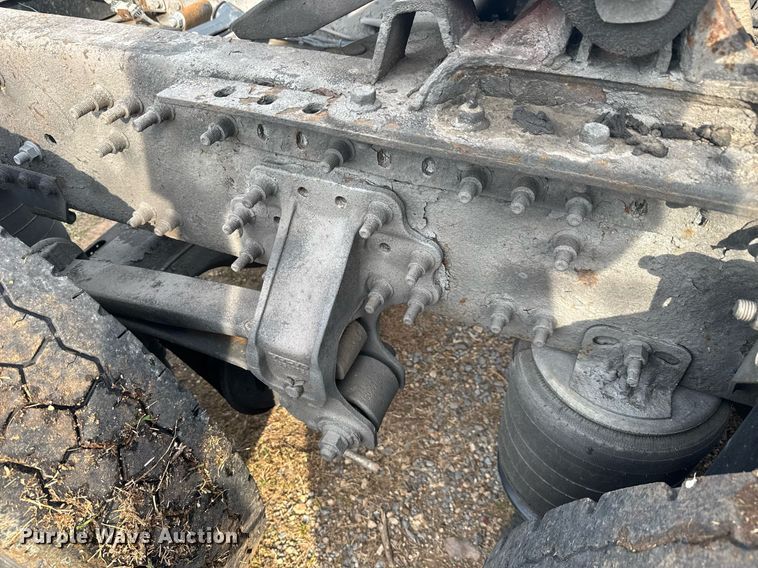 image for item EC3539 2006 Volvo VNL semi truck