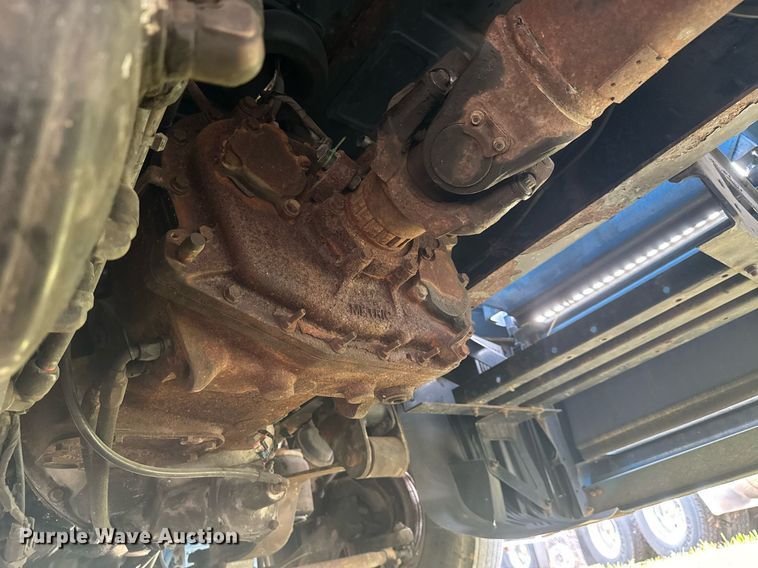 image for item EC3539 2006 Volvo VNL semi truck