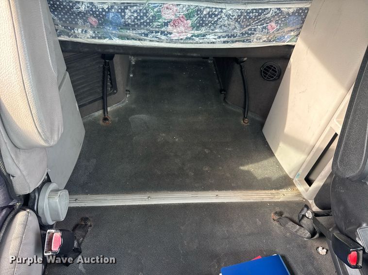 image for item EC3539 2006 Volvo VNL semi truck