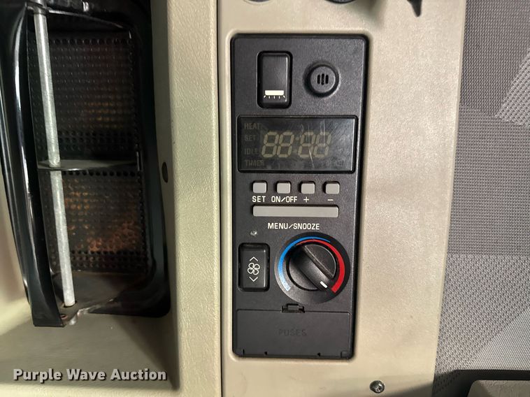 image for item EC3539 2006 Volvo VNL semi truck