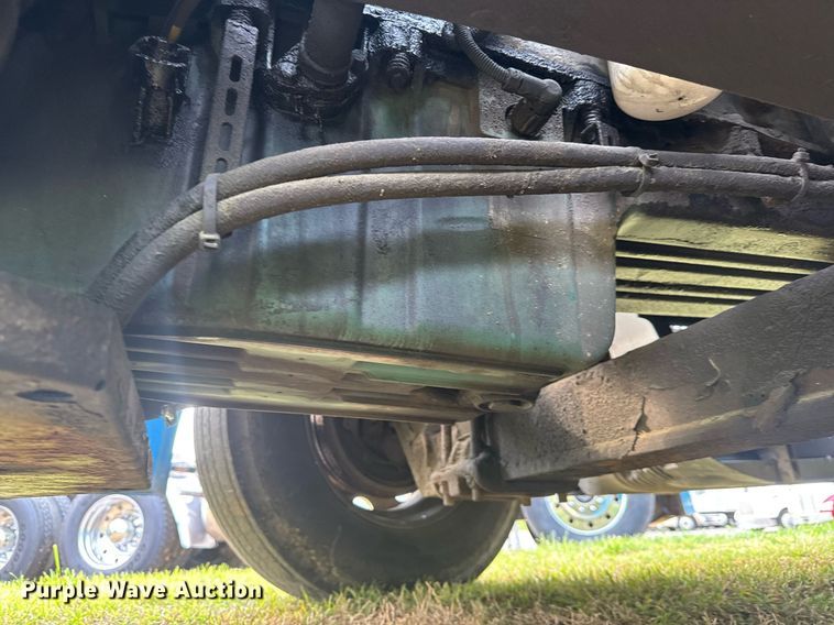 image for item EC3539 2006 Volvo VNL semi truck