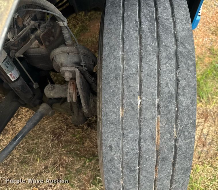 image for item EC3539 2006 Volvo VNL semi truck