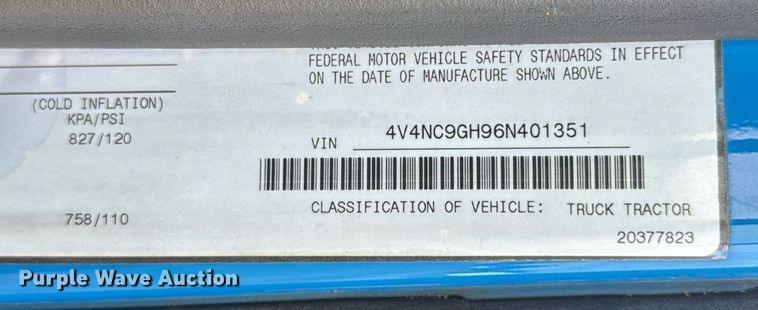 image for item EC3539 2006 Volvo VNL semi truck