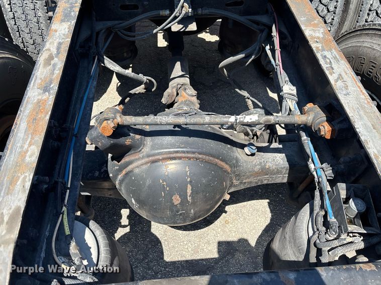 image for item EC3579 2008 Freightliner Cascadia semi truck