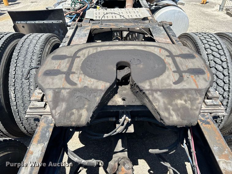 image for item EC3579 2008 Freightliner Cascadia semi truck