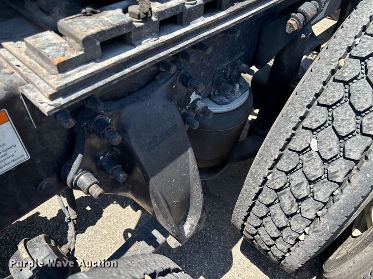 image for item EC3579 2008 Freightliner Cascadia semi truck