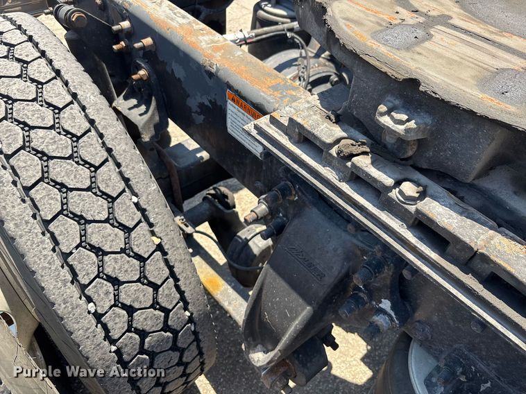 image for item EC3579 2008 Freightliner Cascadia semi truck