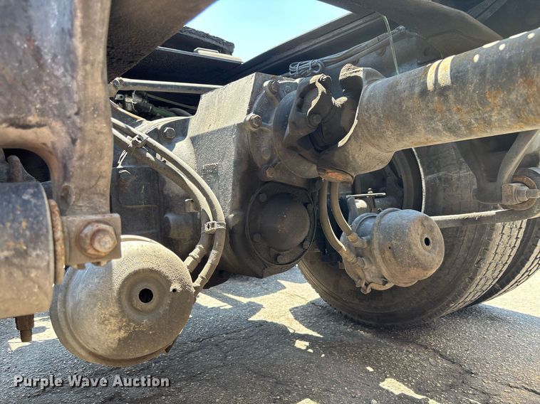 image for item EC3579 2008 Freightliner Cascadia semi truck