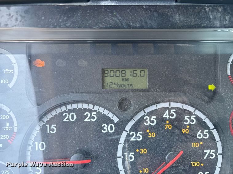 image for item EC3579 2008 Freightliner Cascadia semi truck