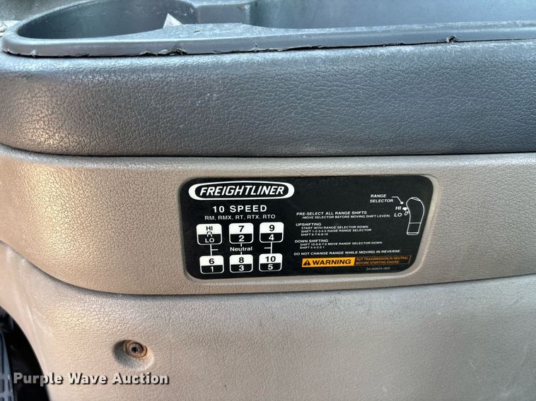 image for item EC3579 2008 Freightliner Cascadia semi truck