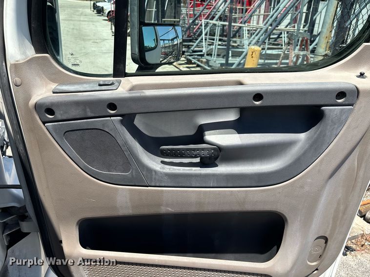 image for item EC3579 2008 Freightliner Cascadia semi truck