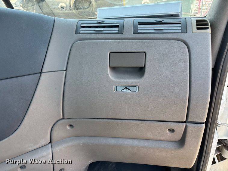 image for item EC3579 2008 Freightliner Cascadia semi truck