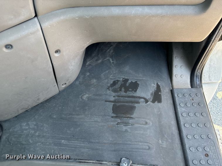 image for item EC3579 2008 Freightliner Cascadia semi truck