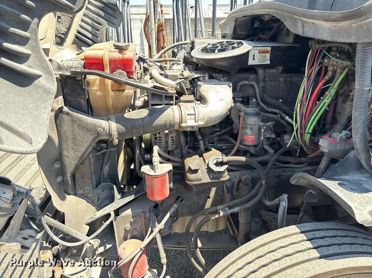 image for item EC3579 2008 Freightliner Cascadia semi truck