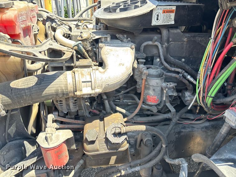 image for item EC3579 2008 Freightliner Cascadia semi truck