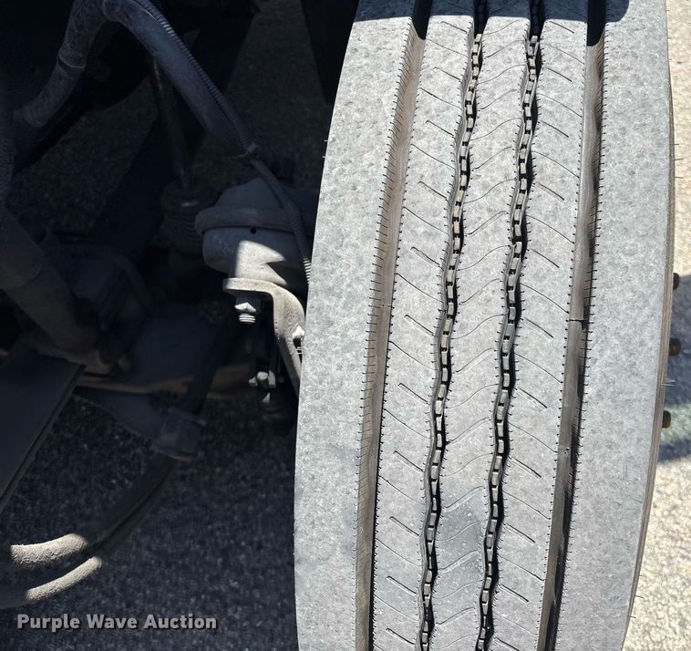 image for item EC3579 2008 Freightliner Cascadia semi truck