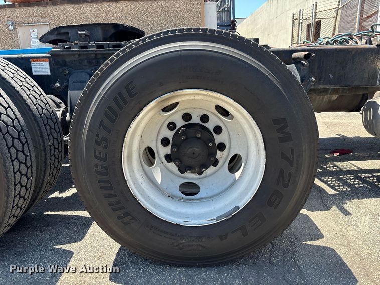 image for item EC3579 2008 Freightliner Cascadia semi truck