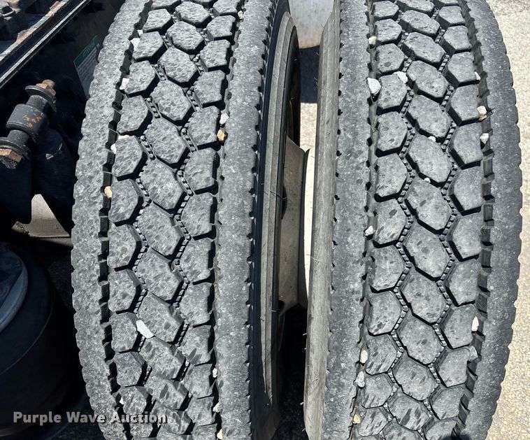 image for item EC3579 2008 Freightliner Cascadia semi truck