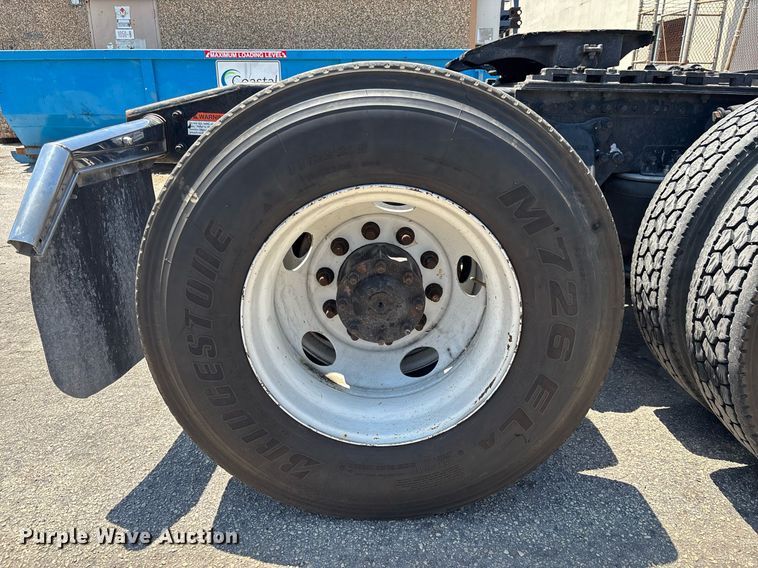 image for item EC3579 2008 Freightliner Cascadia semi truck