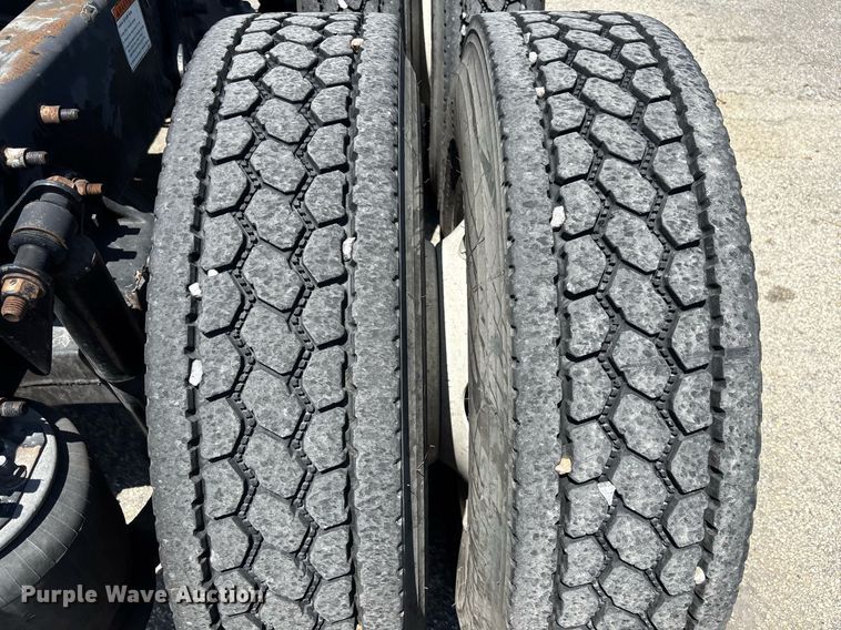 image for item EC3579 2008 Freightliner Cascadia semi truck