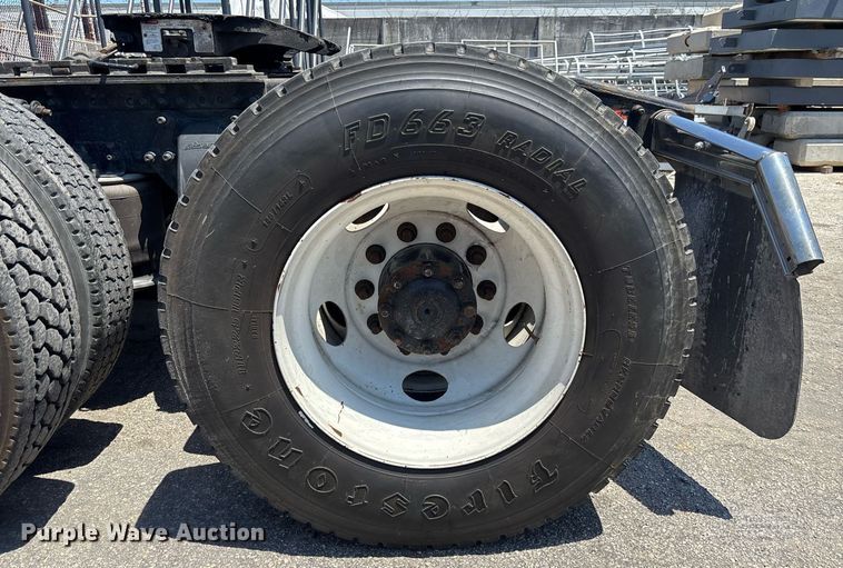 image for item EC3579 2008 Freightliner Cascadia semi truck