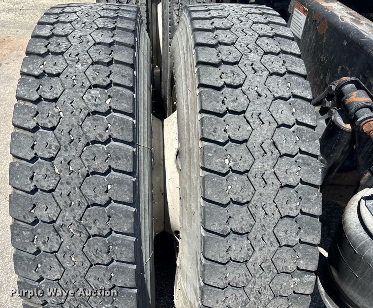 image for item EC3579 2008 Freightliner Cascadia semi truck