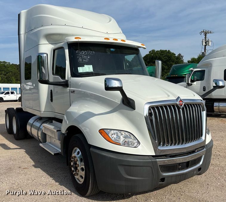 image for item EC3581 2020 International LT625 semi truck