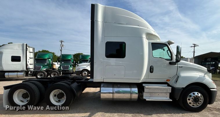 image for item EC3581 2020 International LT625 semi truck