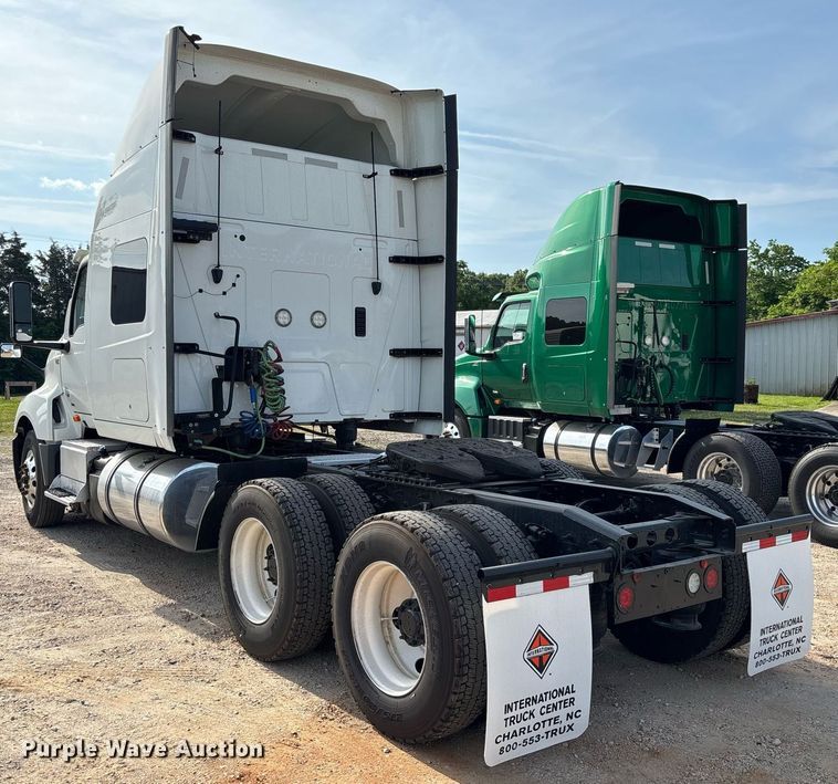 image for item EC3581 2020 International LT625 semi truck