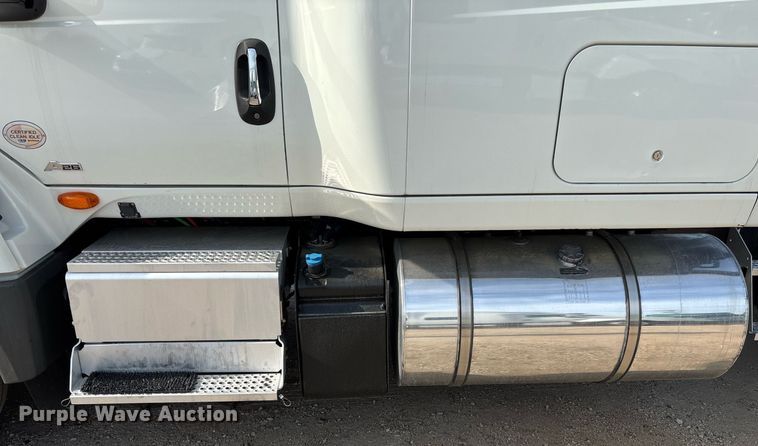 image for item EC3581 2020 International LT625 semi truck