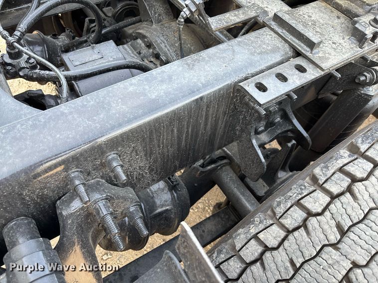 image for item EC3581 2020 International LT625 semi truck